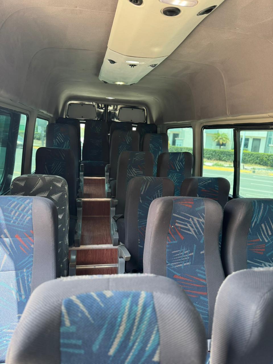 Interior de unidad con asientos