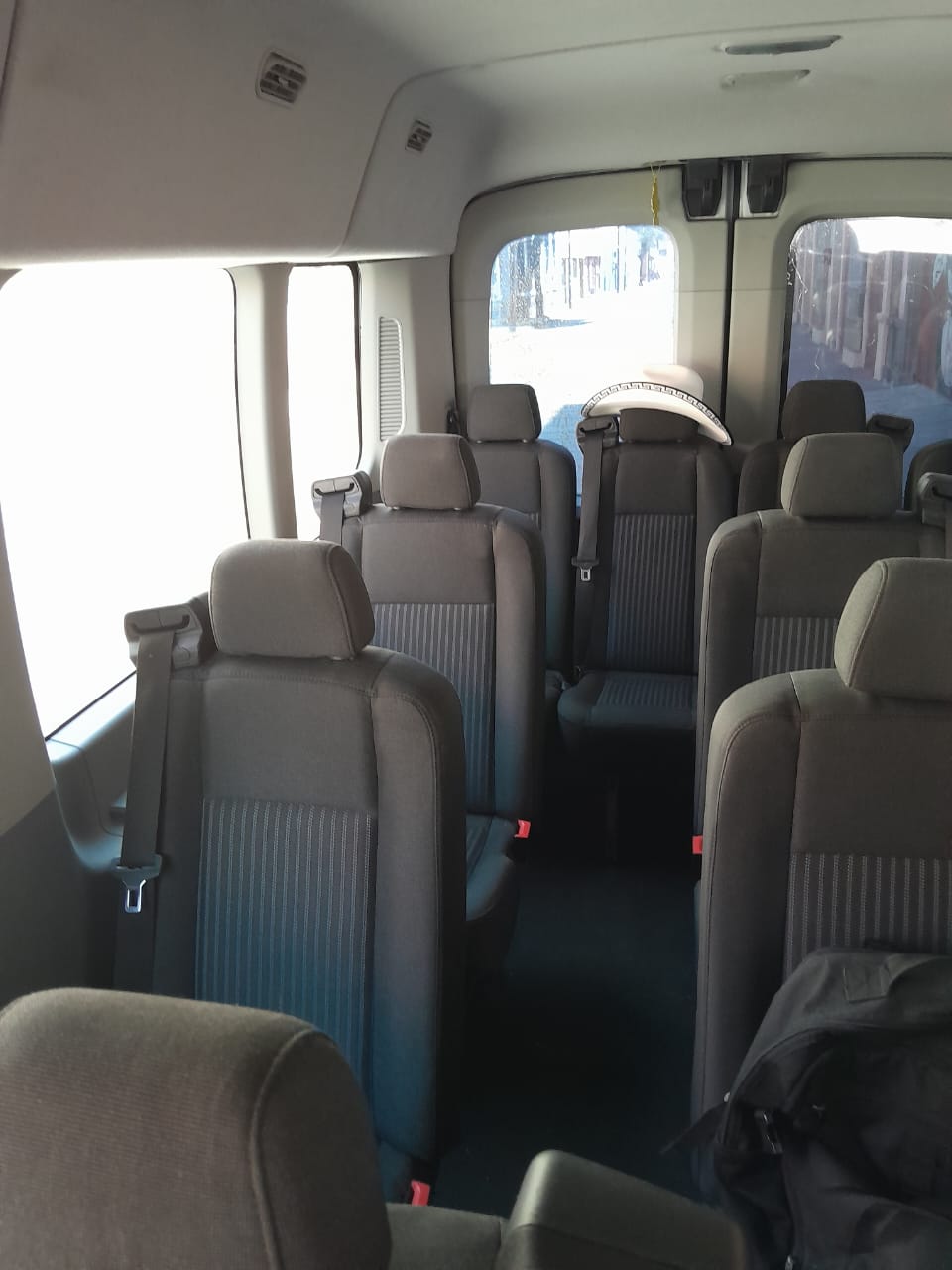 Interior de camioneta para pasajeros